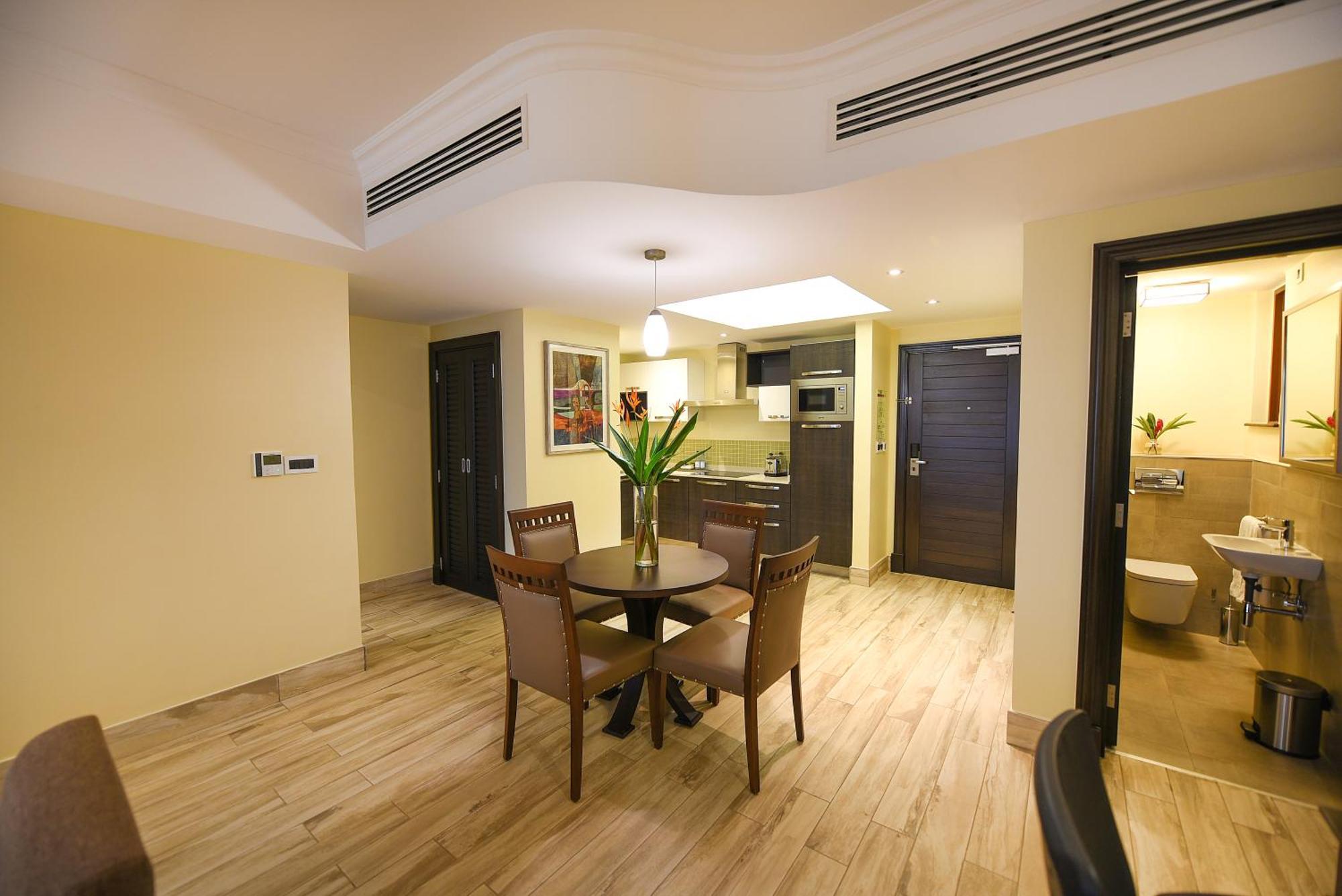 Mestil Hotel & Residences Kampala Exterior photo