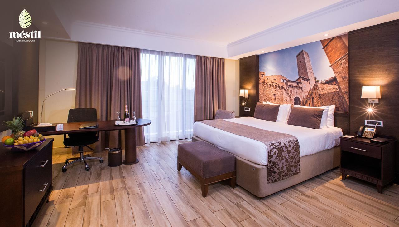 Mestil Hotel & Residences Kampala Exterior photo