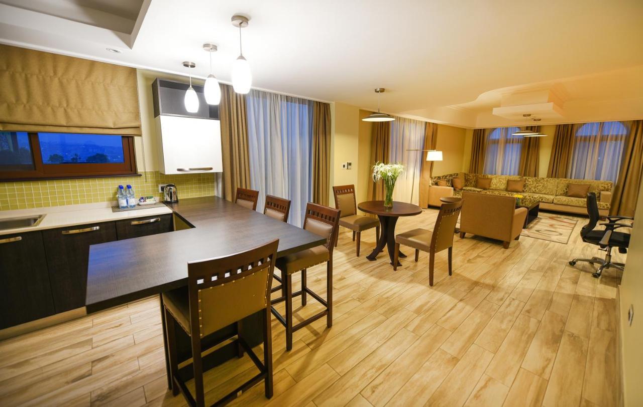 Mestil Hotel & Residences Kampala Exterior photo